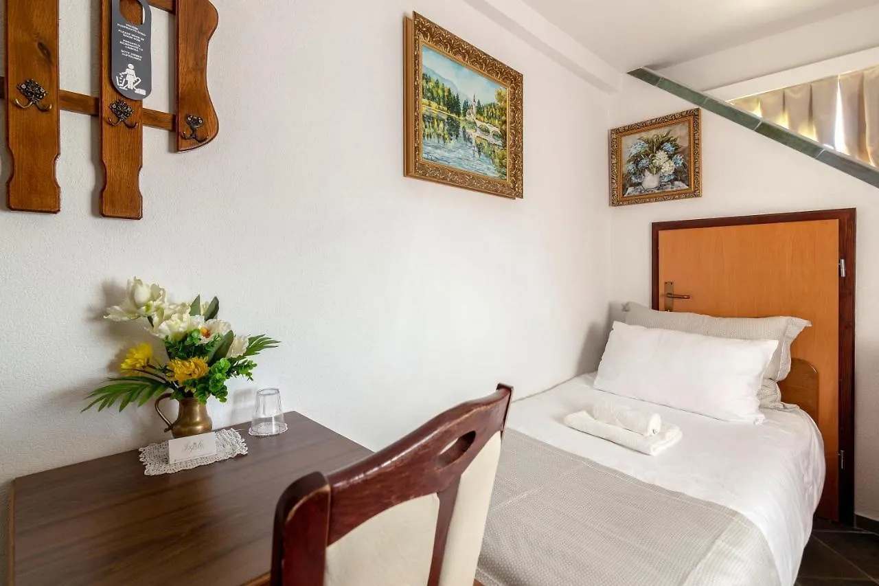 Jagodic Garni Hotel Cerklje na Gorenjskem 3*,